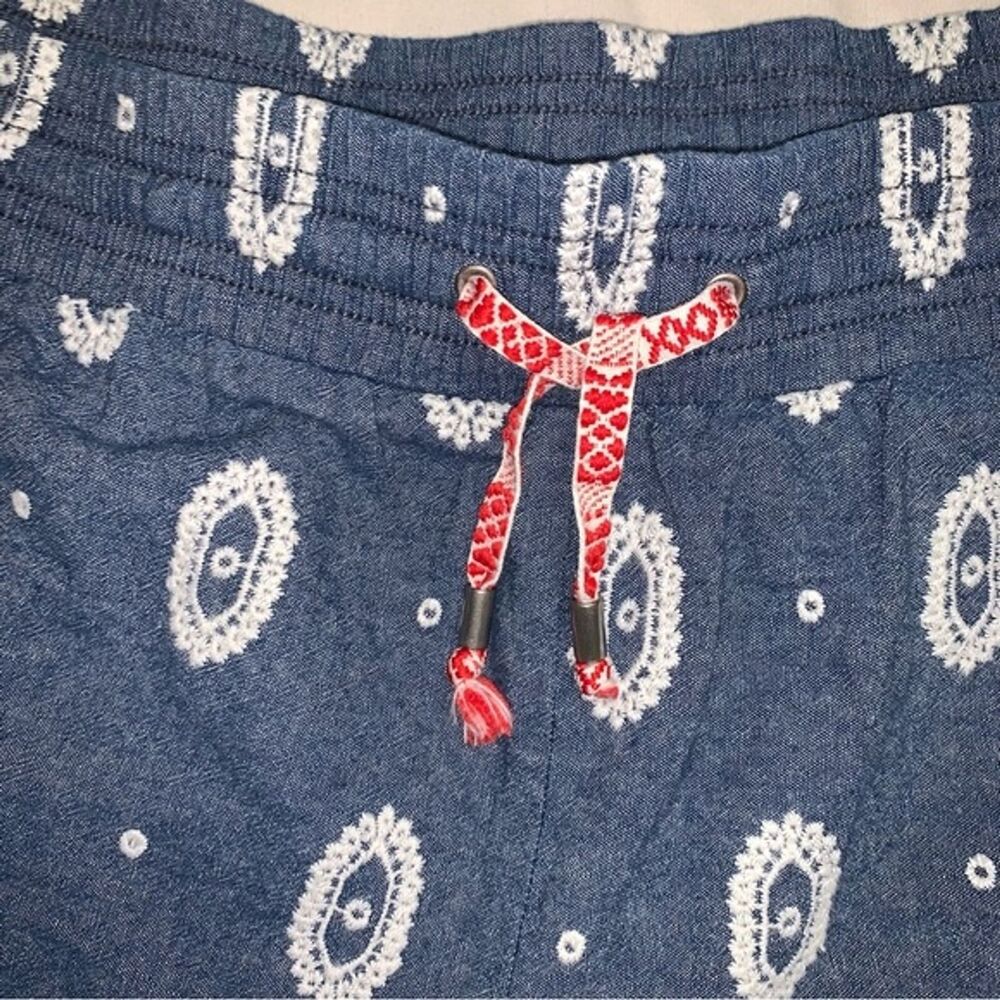 Anthropologie Boho Blue Eyelet Chambray Shorts Womens Large Fall Beach Preppy - Picture 5 of 10